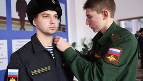 Что входит в военную комиссию в Ральф Рингер
