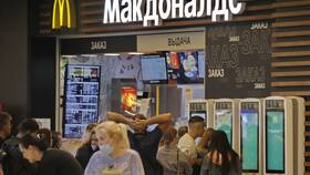 Как правильно писать McDonald's на английском в Ральф Рингер